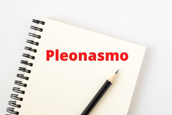 O pleonasmo é um recurso linguístico que, dependendo do uso, pode ser considerado uma figura de linguagem ou um vício de linguagem.