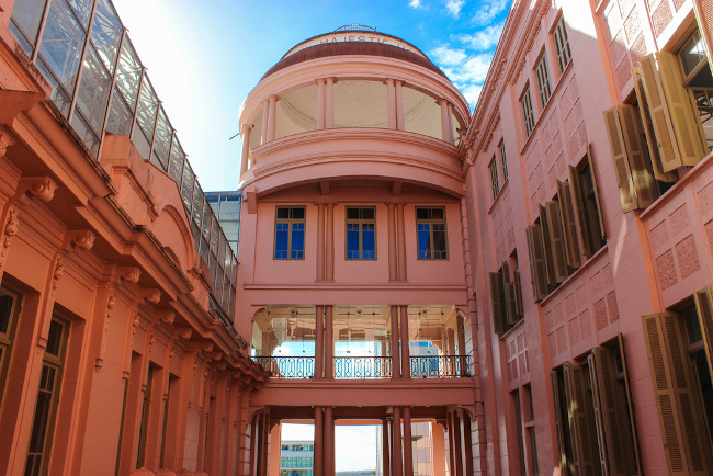 O hotel em que Mario Quintana viveu, em Porto Alegre, foi transformado em Casa de Cultura Mario Quintana. [1]