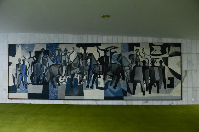 O painel “Candangos” (1960), de Di Cavalcanti, feito para o Palácio do Congresso.[4]